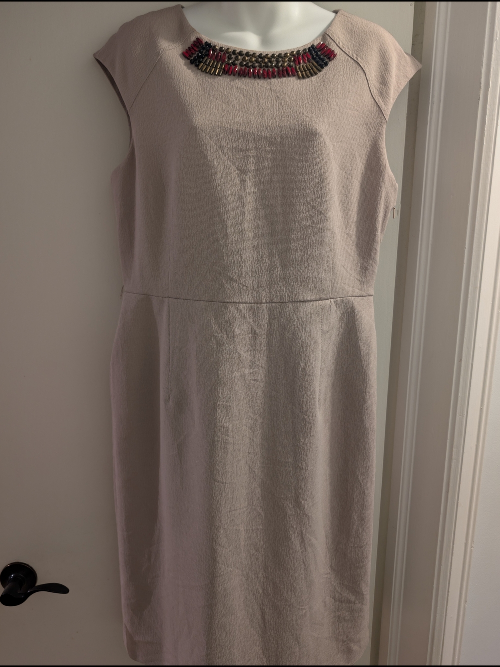 Jones New York Sleeveless Beige Embellished Neck Sheath Dress. Xl